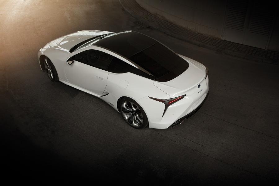  Lexus LC500h Launch Edition 2017 года  (фото 3 из 3)